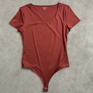 Nine West Sculpting Bodysuit Large Womens Elite Wine Short Sleeve Minimalist New